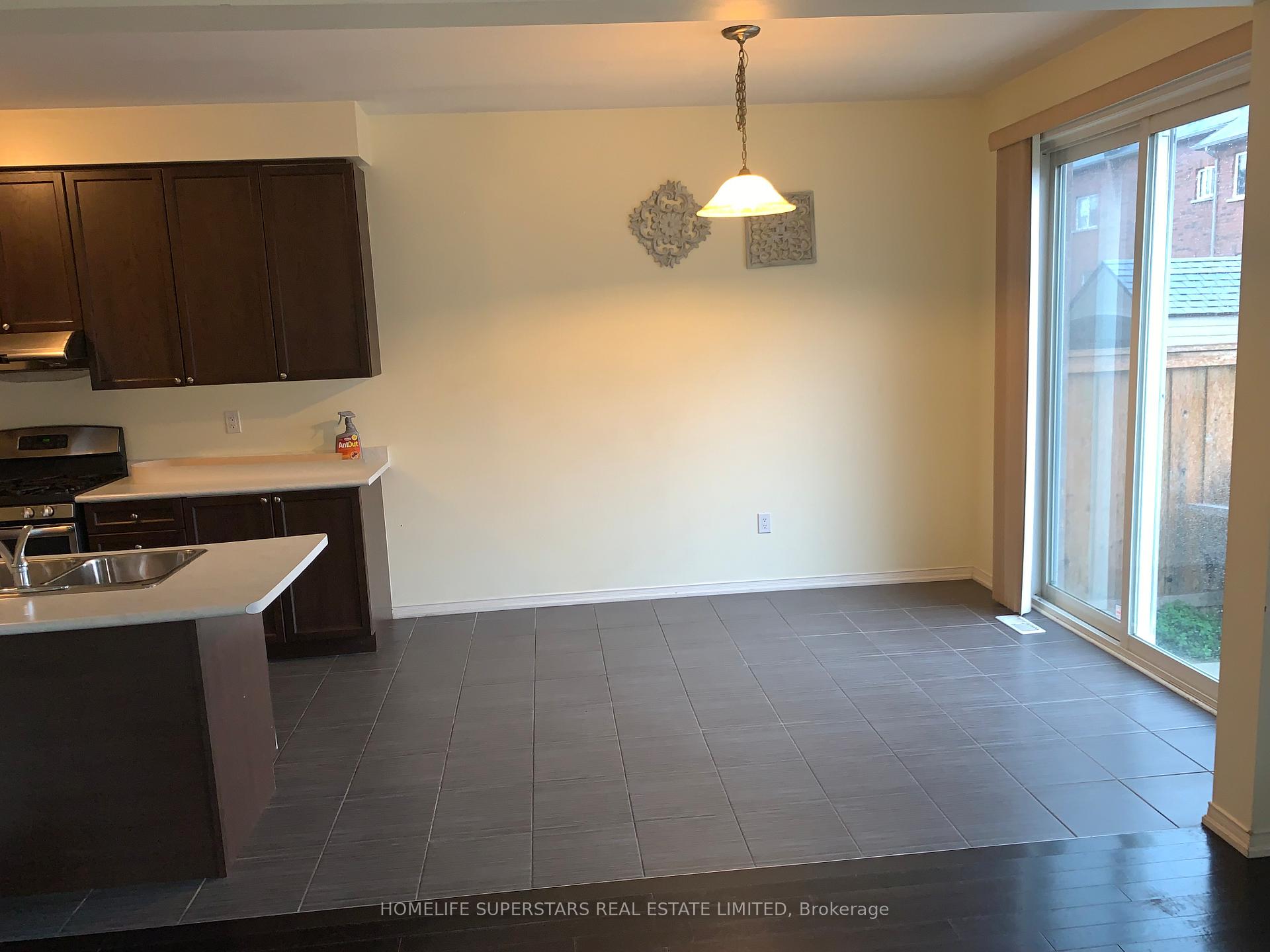 Photo 7 of Unit Upper, 72 Loftsmoor Drive, Brampton, Sandringham-Wellington — HOMEH