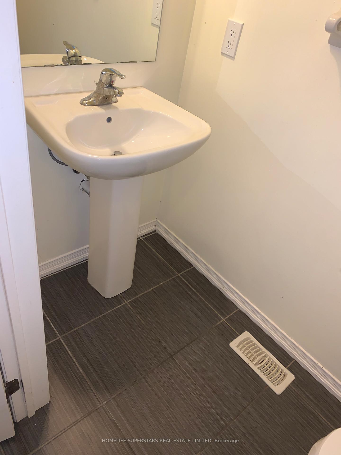 Photo 9 of Unit Upper, 72 Loftsmoor Drive, Brampton, Sandringham-Wellington — HOMEH
