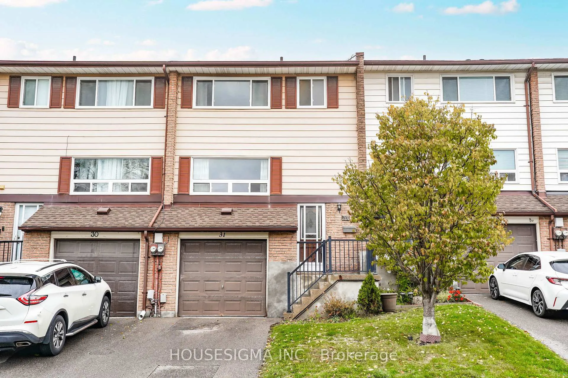 Front of Unit 31, 321 Blackthorn Street