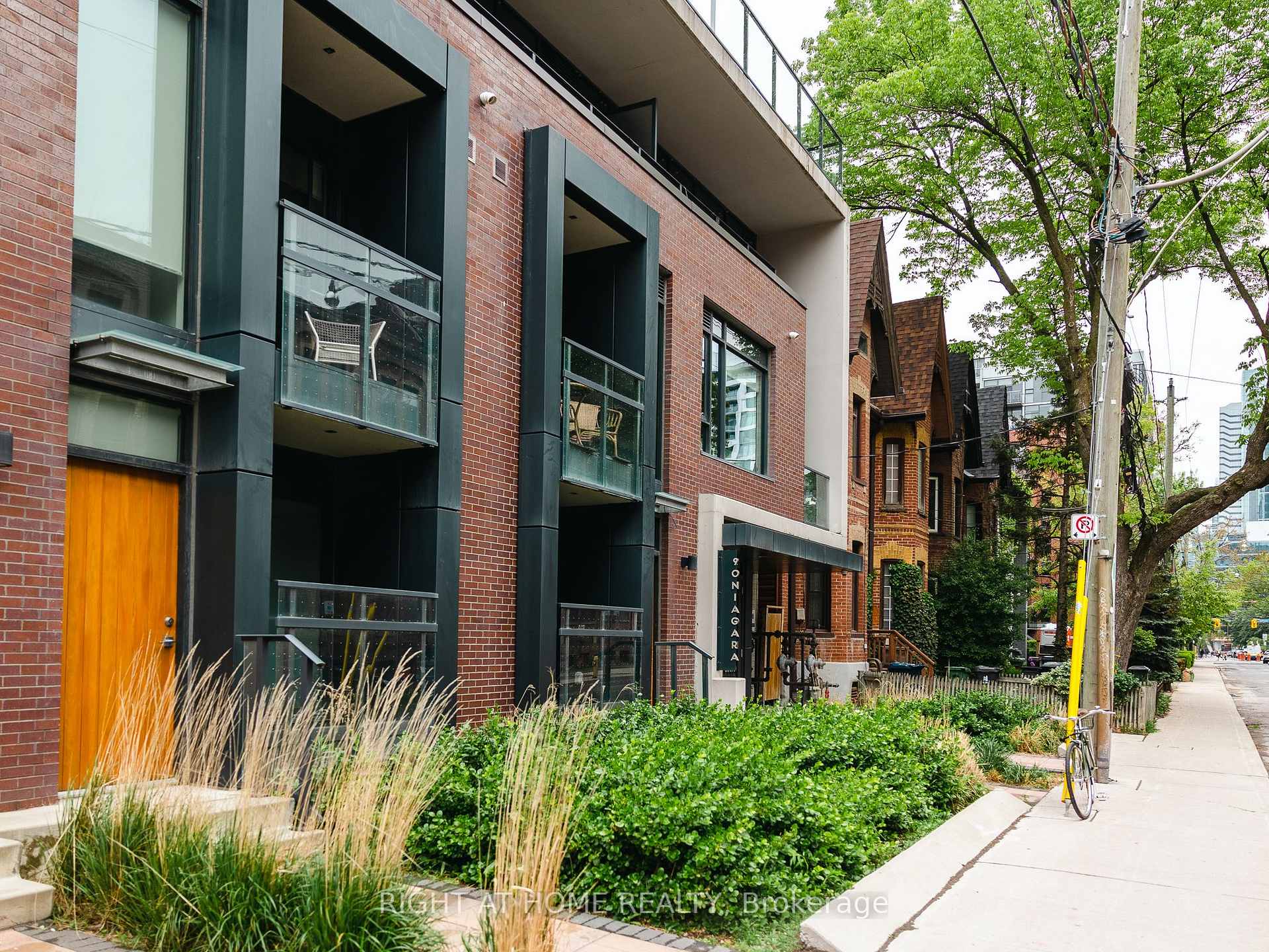 Front of Unit 410, 90 Niagara Street