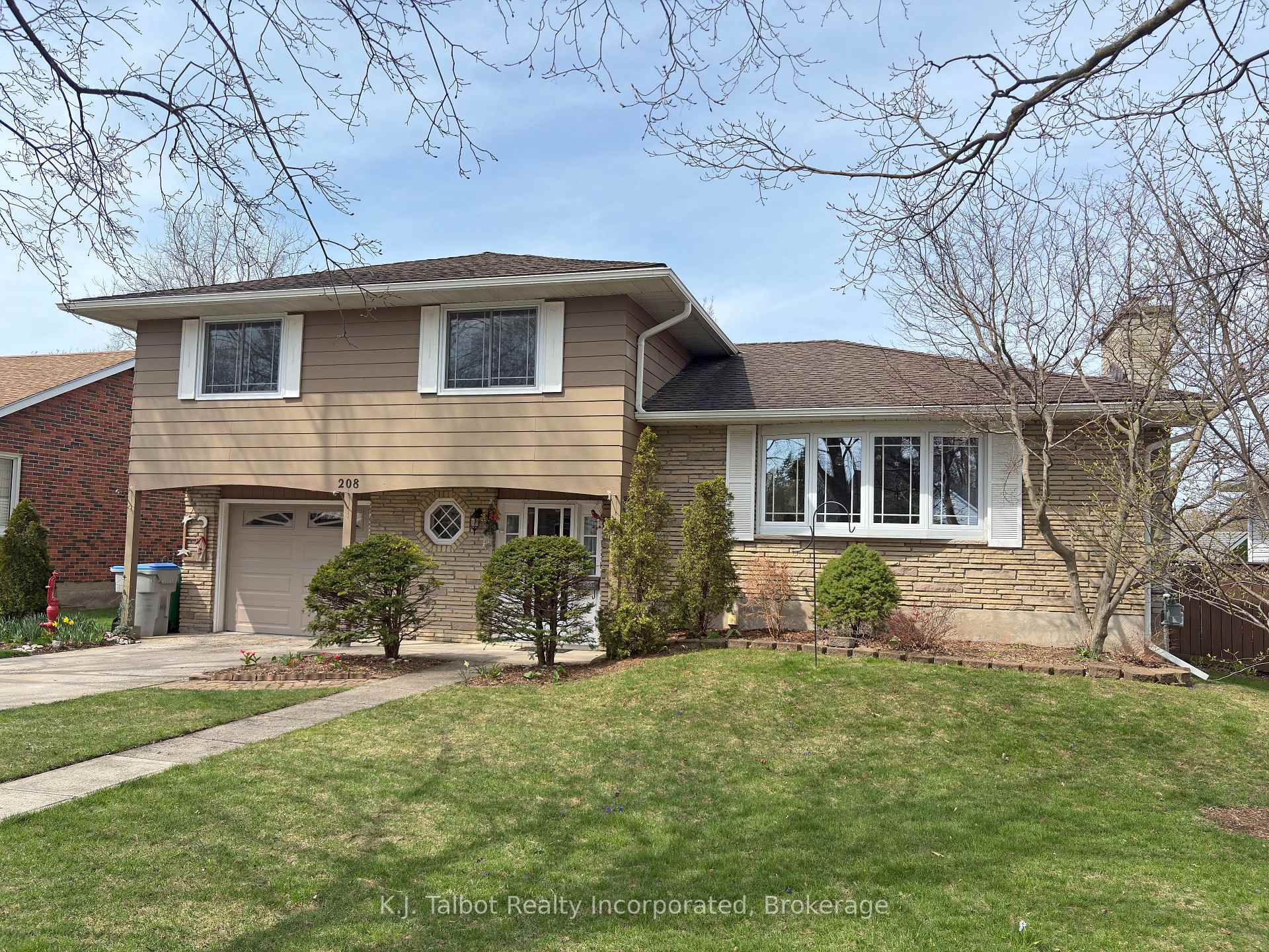 Photo 1 of 208 Palmerston Street, Goderich, Goderich (Town) — HOMEH