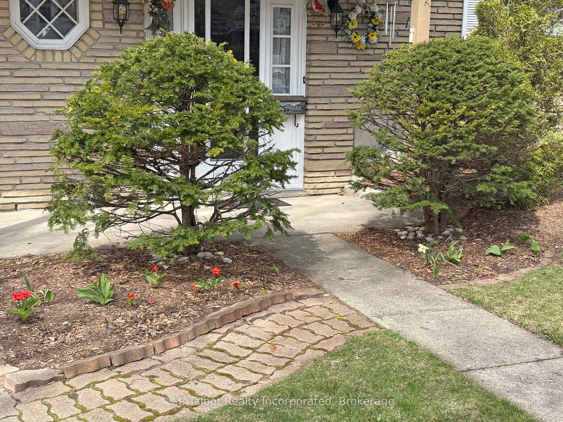 Photo 2 of 208 Palmerston Street, Goderich, Goderich (Town) — HOMEH