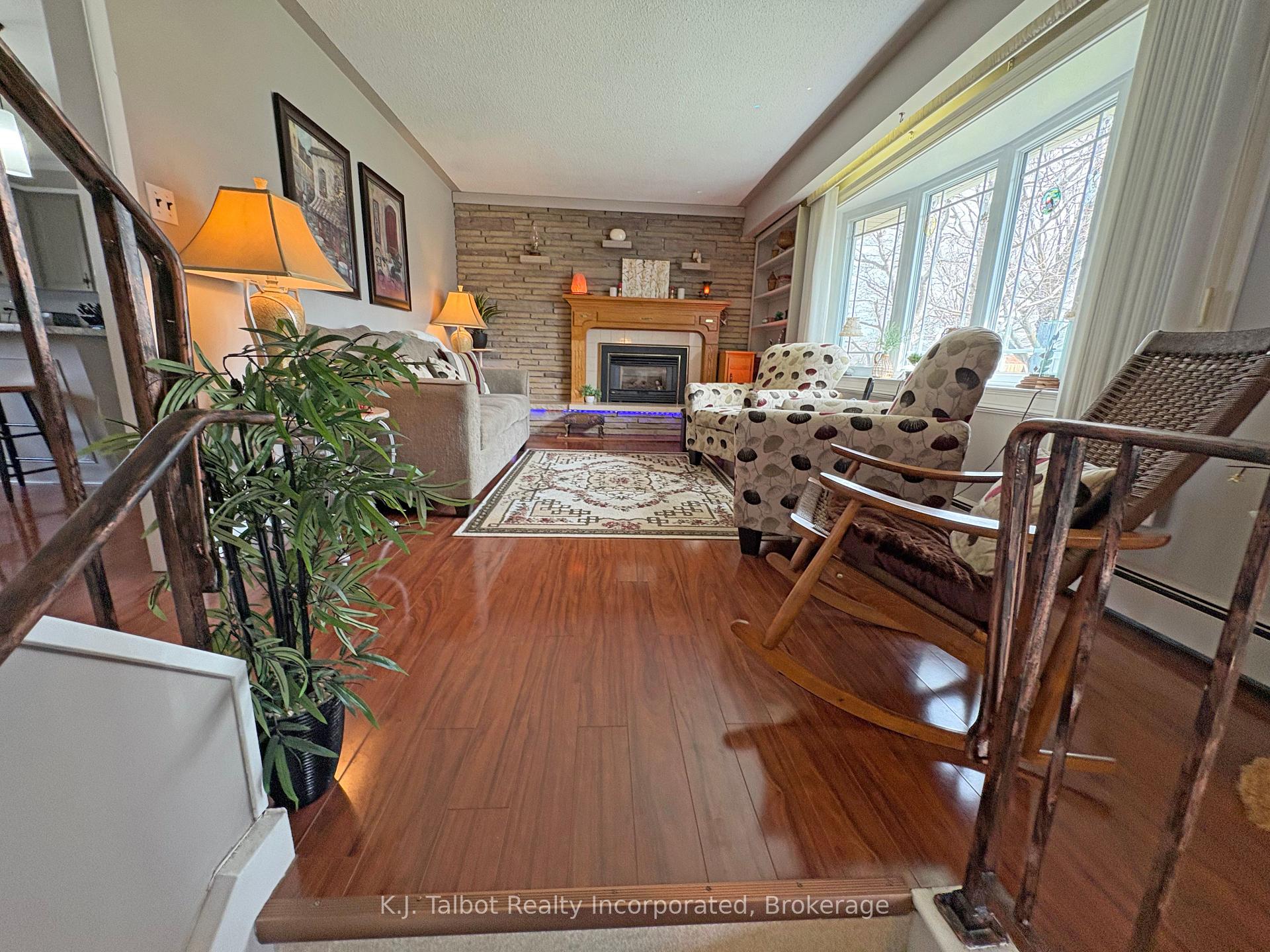 Photo 4 of 208 Palmerston Street, Goderich, Goderich (Town) — HOMEH