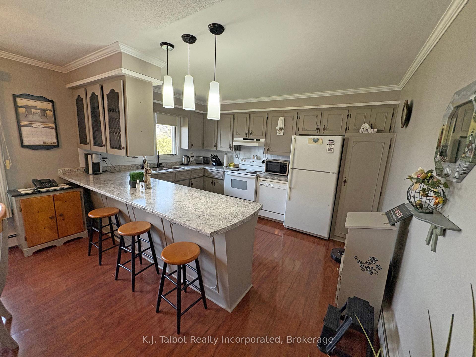 Photo 7 of 208 Palmerston Street, Goderich, Goderich (Town) — HOMEH