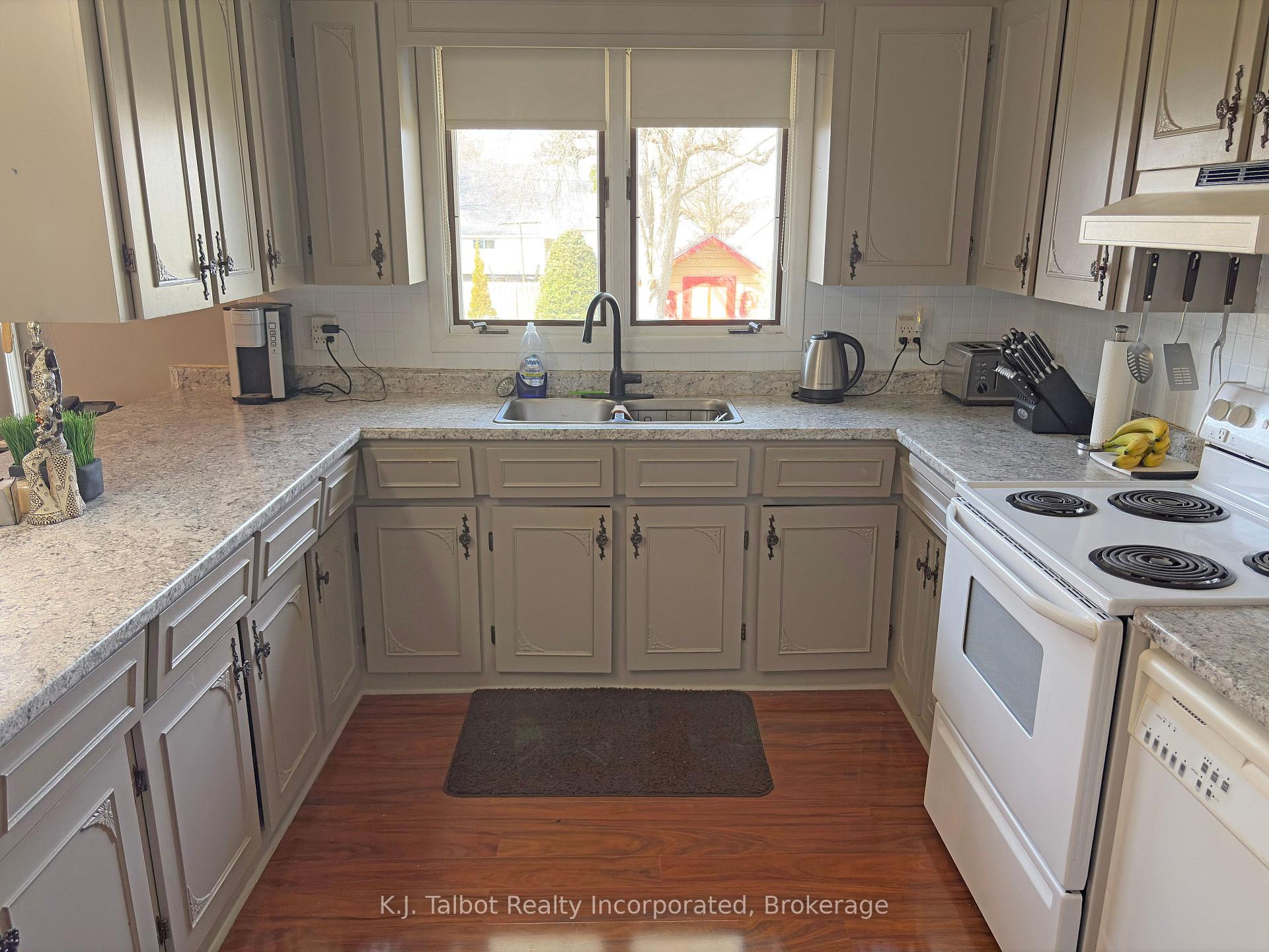 Photo 8 of 208 Palmerston Street, Goderich, Goderich (Town) — HOMEH
