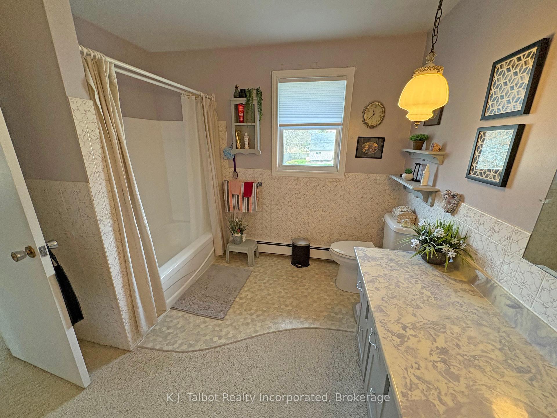 Photo 14 of 208 Palmerston Street, Goderich, Goderich (Town) — HOMEH