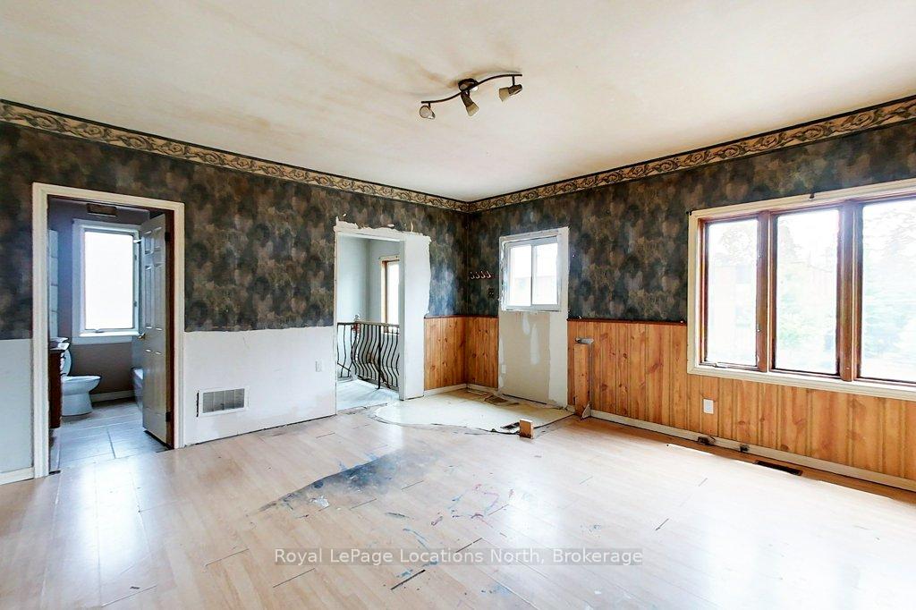Photo 10 of 103 Erie Street, Collingwood — HOMEH