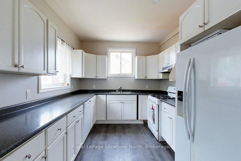 Photo 20 of 103 Erie Street, Collingwood — HOMEH