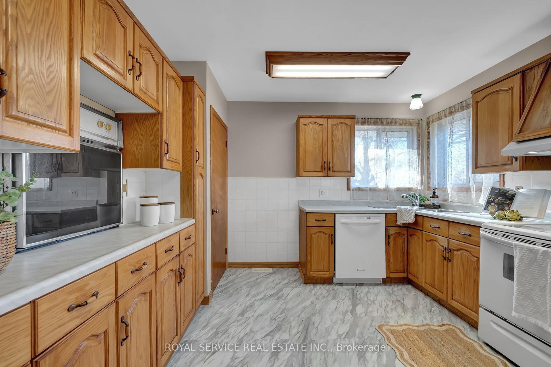 Photo 6 of 141 Scugog Street N, Clarington, Bowmanville — HOMEH