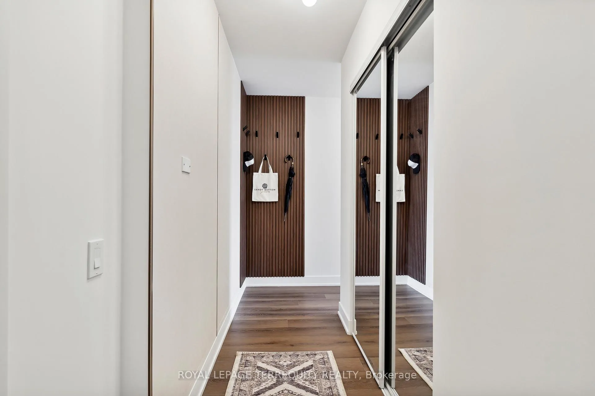 Photo 4 of Unit 607, 1285 Queen Street E, Toronto, Greenwood-Coxwell — HOMEH
