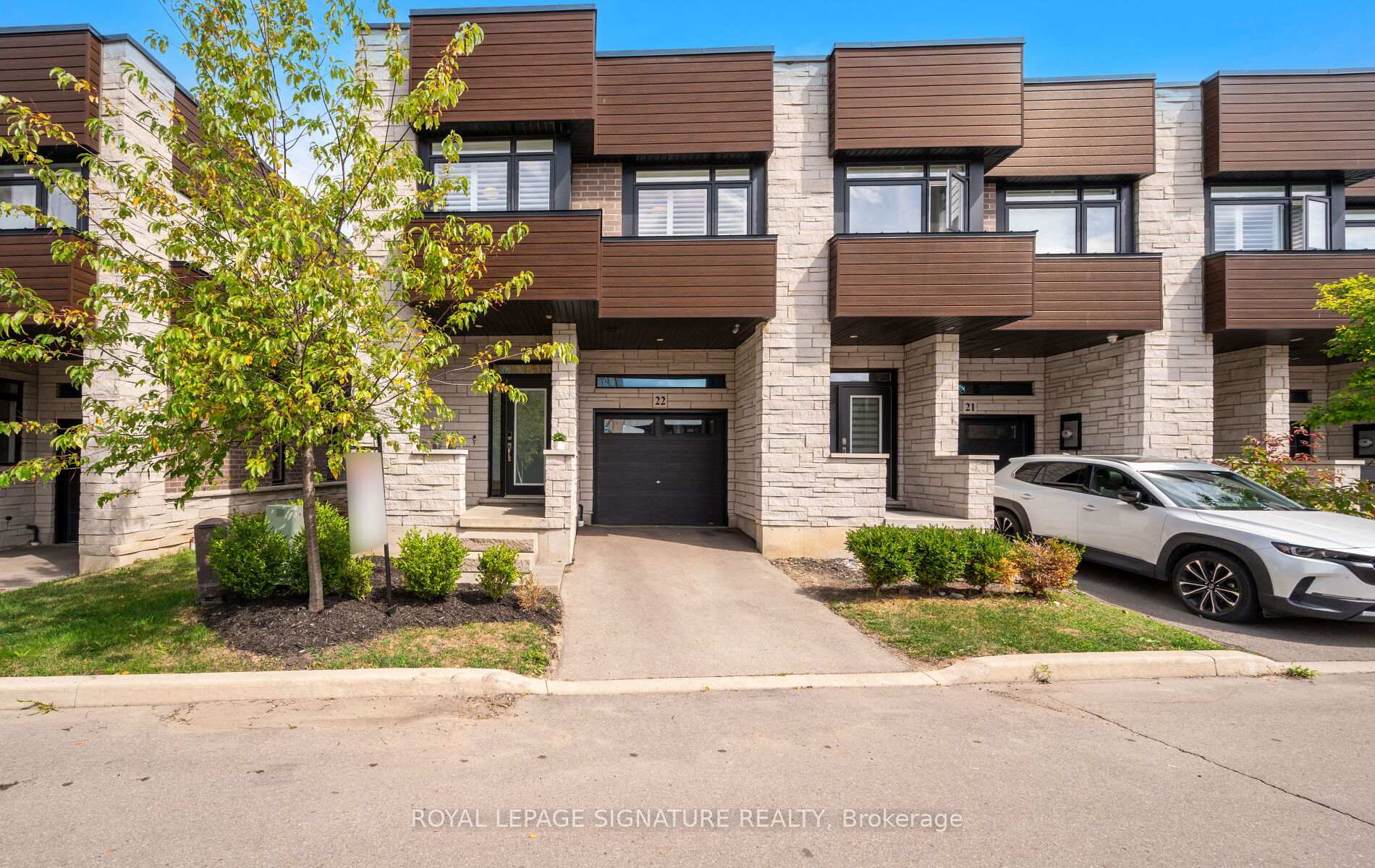 Front of Unit 22, 35 Midhurst Heights