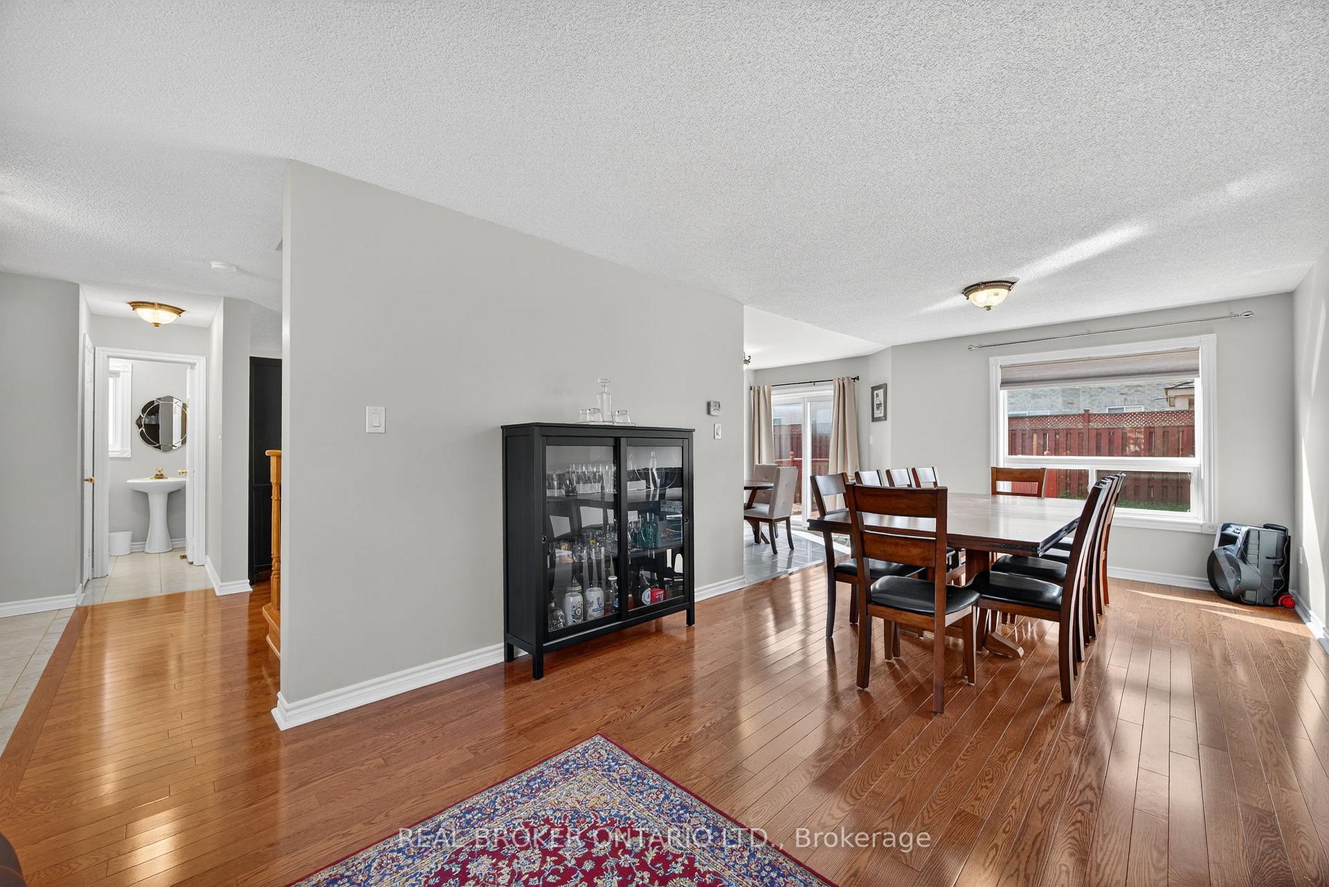 Photo 10 of 115 Birchwood Drive, Barrie, East Bayfield — HOMEH