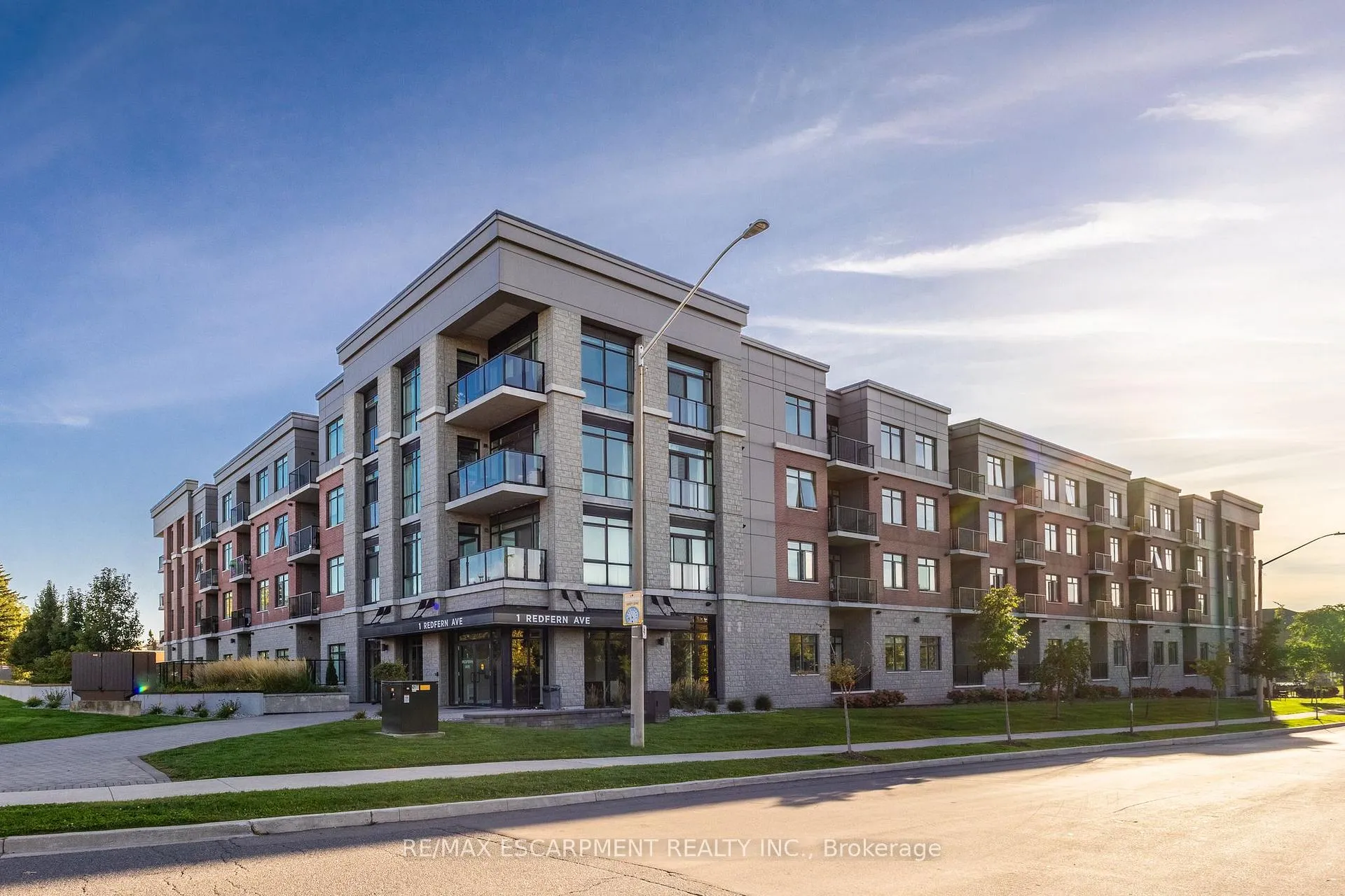 Front of Unit 426, 1 Redfern Avenue