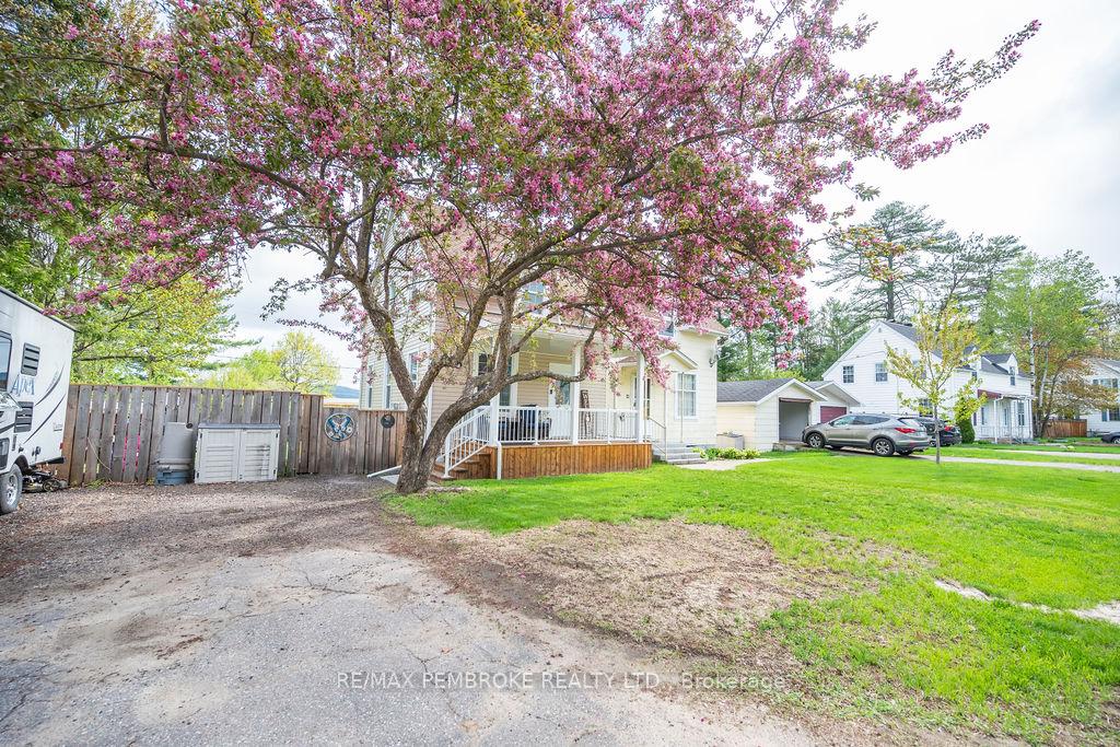 Photo 2 of 10 Wolfe Avenue, Deep River — HOMEH
