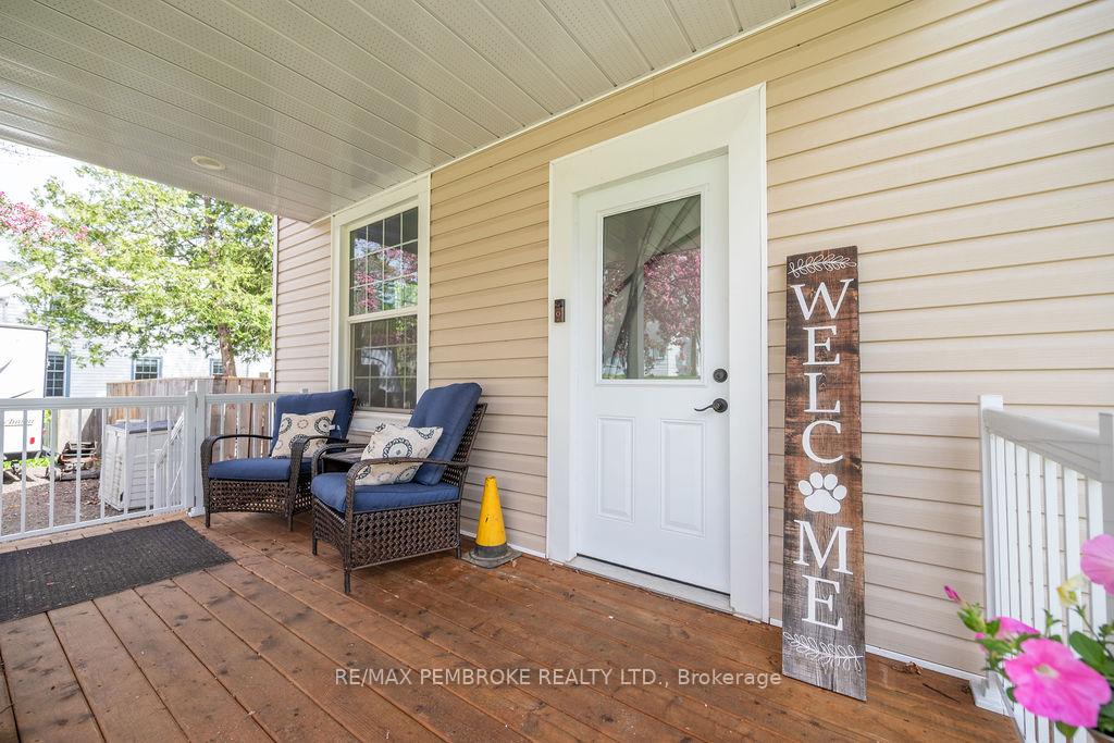 Photo 4 of 10 Wolfe Avenue, Deep River — HOMEH