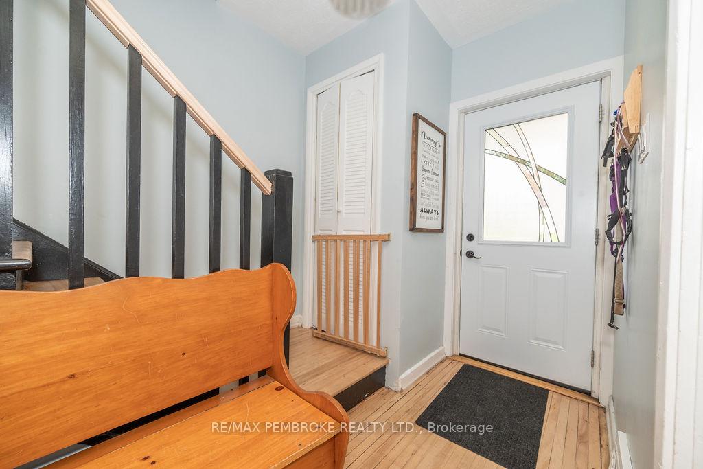 Photo 5 of 10 Wolfe Avenue, Deep River — HOMEH