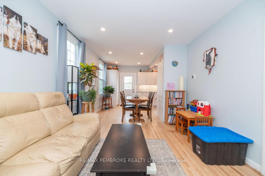 Photo 7 of 10 Wolfe Avenue, Deep River — HOMEH
