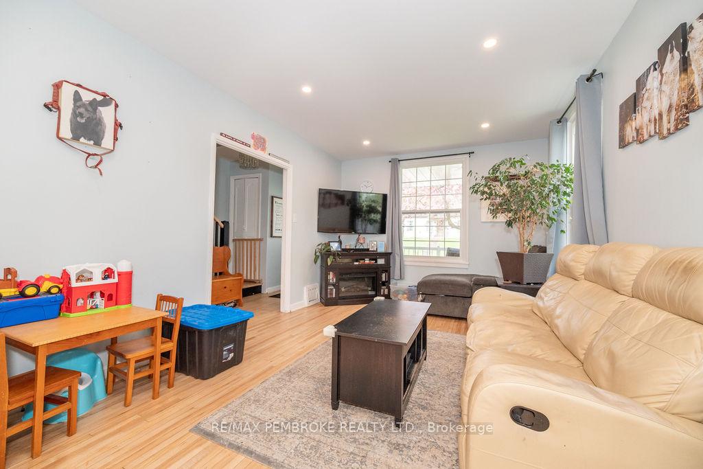 Photo 9 of 10 Wolfe Avenue, Deep River — HOMEH