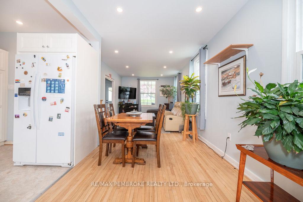 Photo 11 of 10 Wolfe Avenue, Deep River — HOMEH