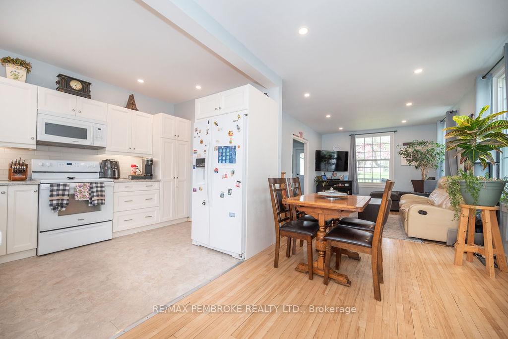 Photo 12 of 10 Wolfe Avenue, Deep River — HOMEH