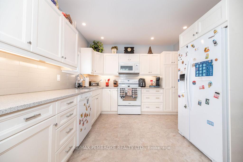 Photo 14 of 10 Wolfe Avenue, Deep River — HOMEH