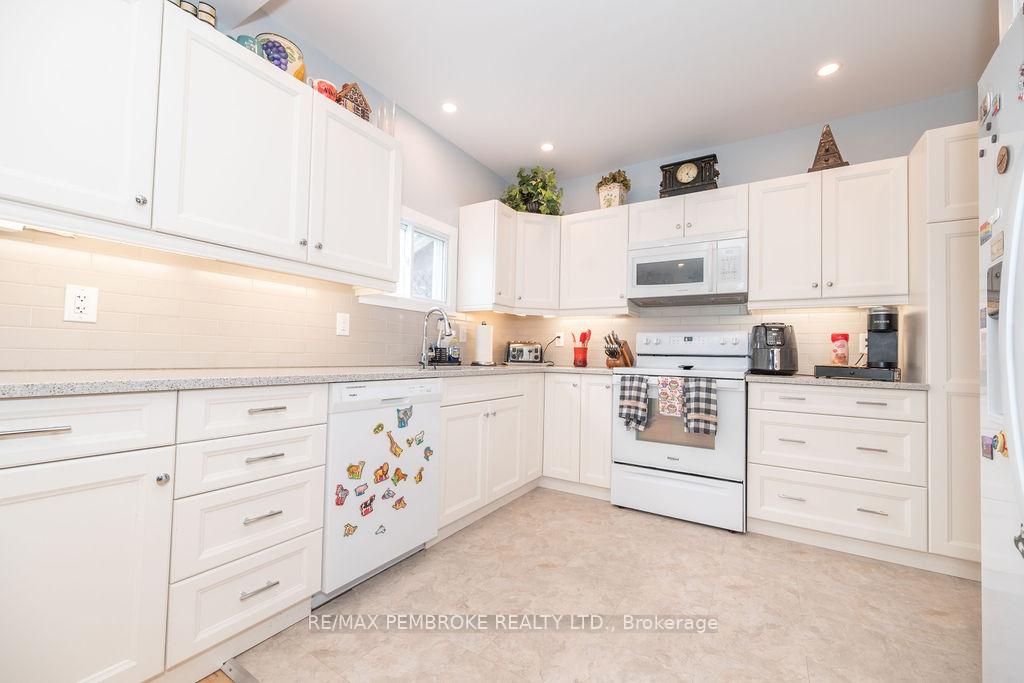 Photo 15 of 10 Wolfe Avenue, Deep River — HOMEH