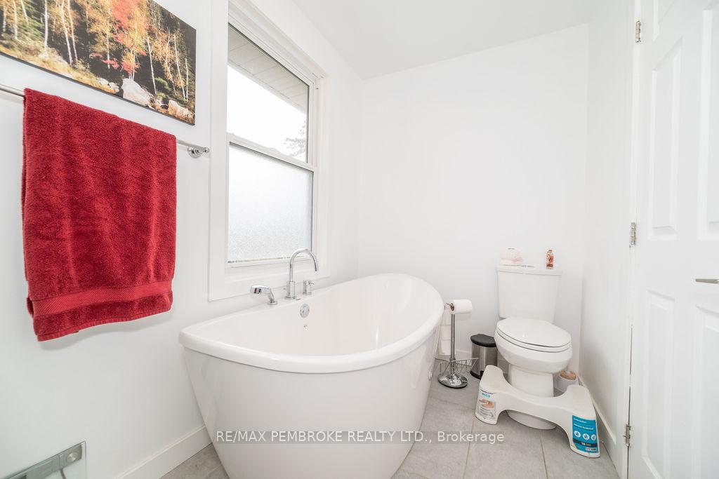 Photo 26 of 10 Wolfe Avenue, Deep River — HOMEH
