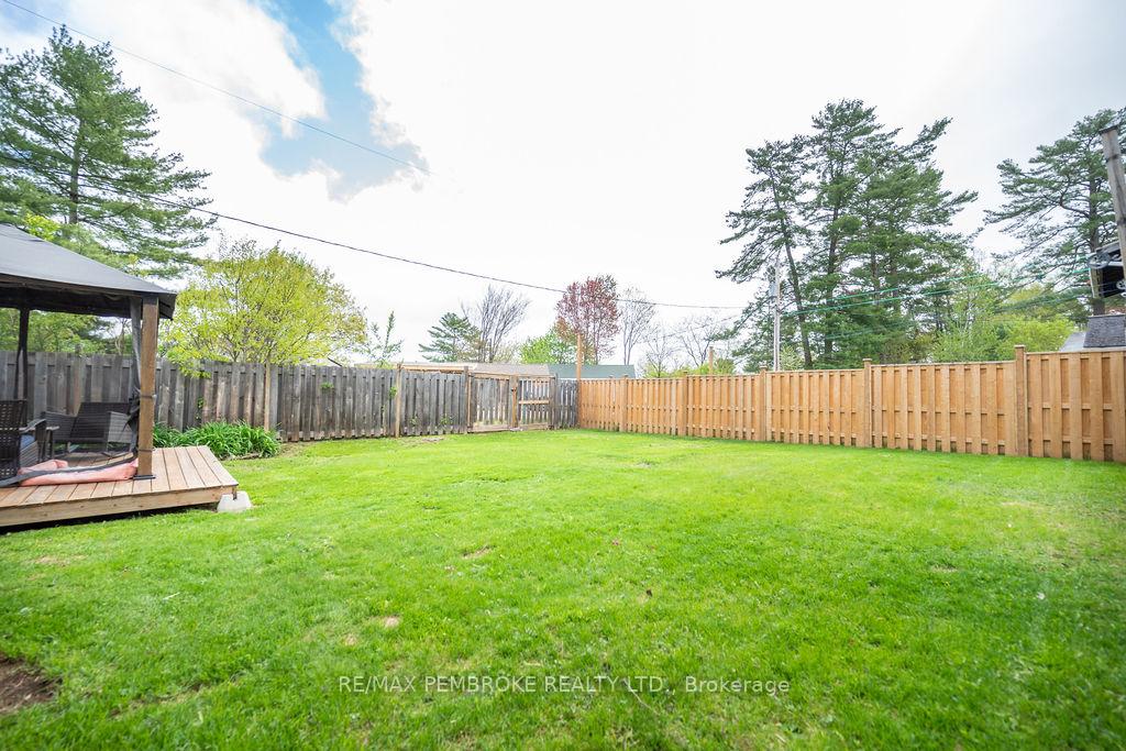 Photo 31 of 10 Wolfe Avenue, Deep River — HOMEH