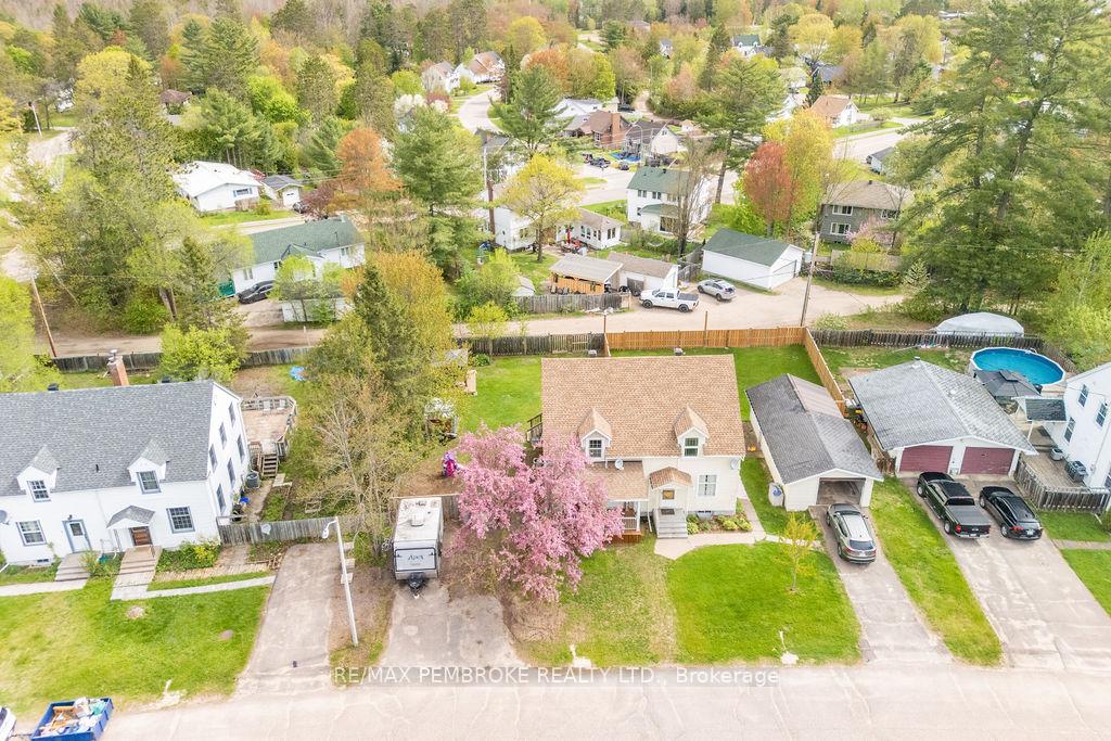 Photo 34 of 10 Wolfe Avenue, Deep River — HOMEH