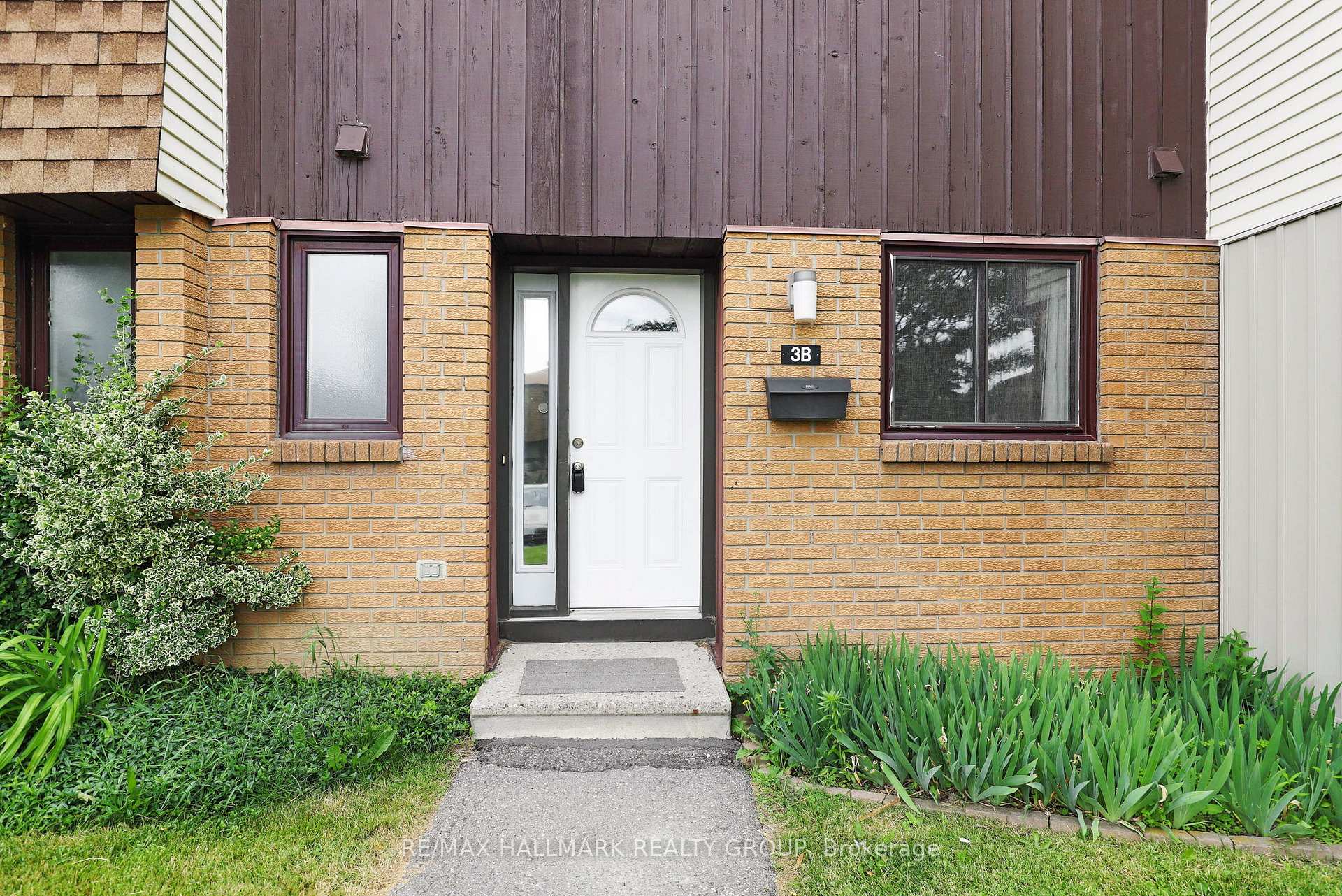 Photo 3 of 3B Woodvale Green, Ottawa, Craig Henry/Woodvale — HOMEH
