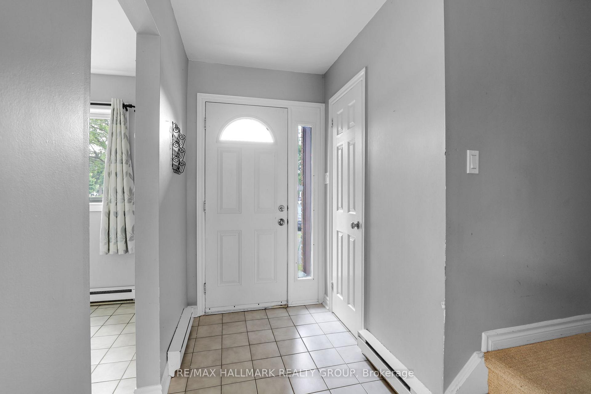 Photo 4 of 3B Woodvale Green, Ottawa, Craig Henry/Woodvale — HOMEH