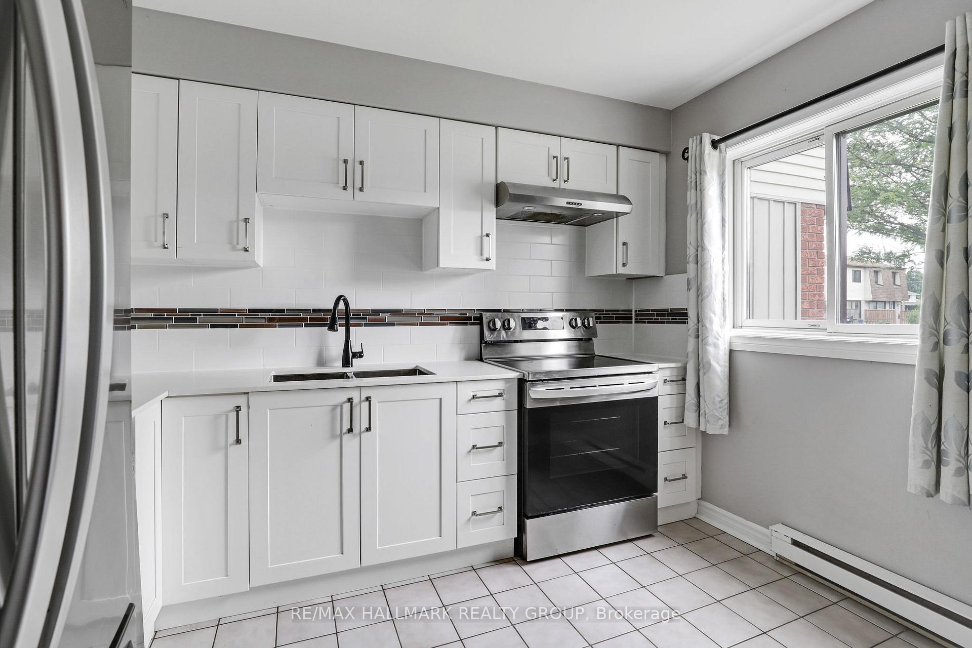Photo 6 of 3B Woodvale Green, Ottawa, Craig Henry/Woodvale — HOMEH