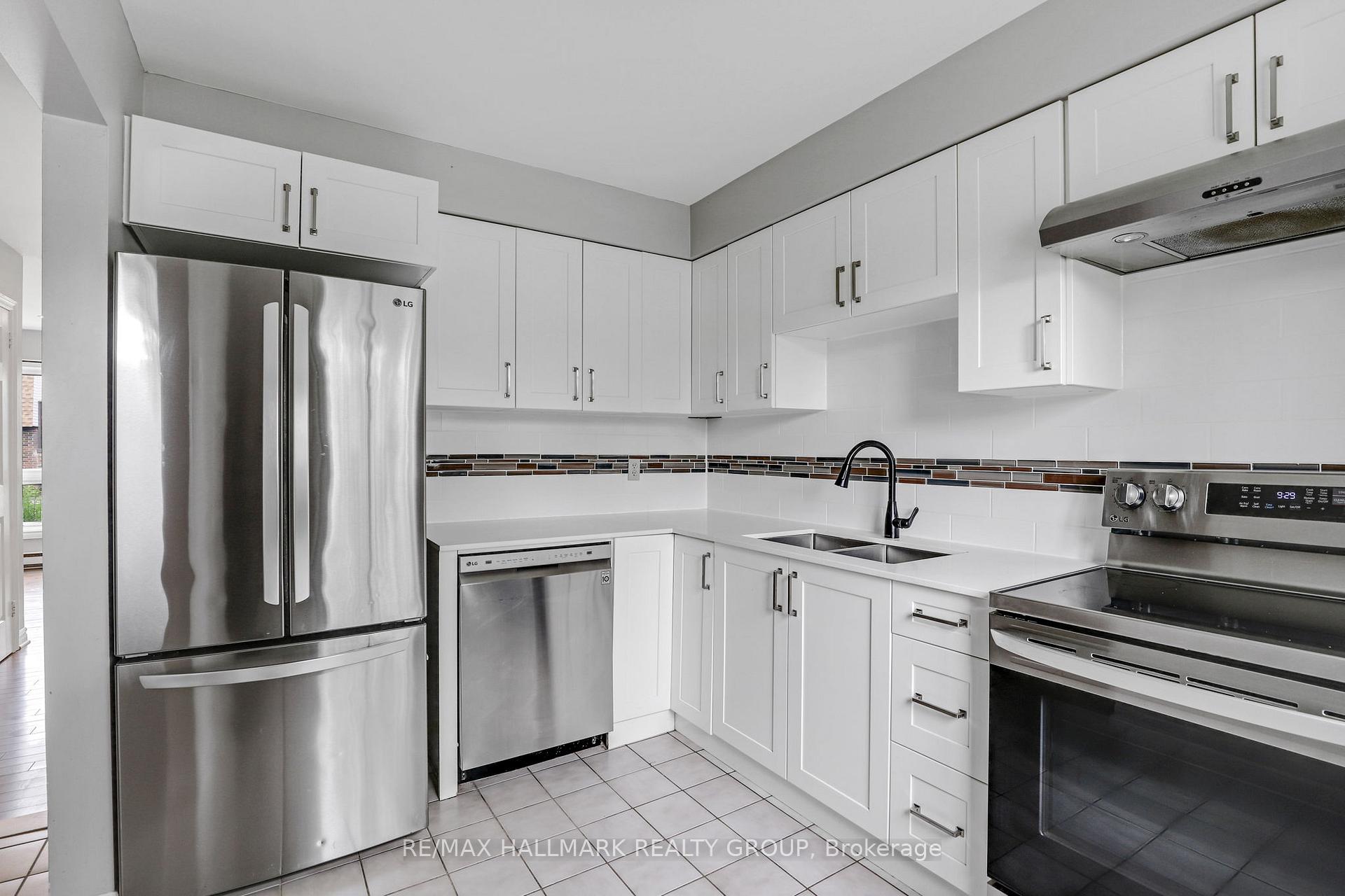 Photo 8 of 3B Woodvale Green, Ottawa, Craig Henry/Woodvale — HOMEH