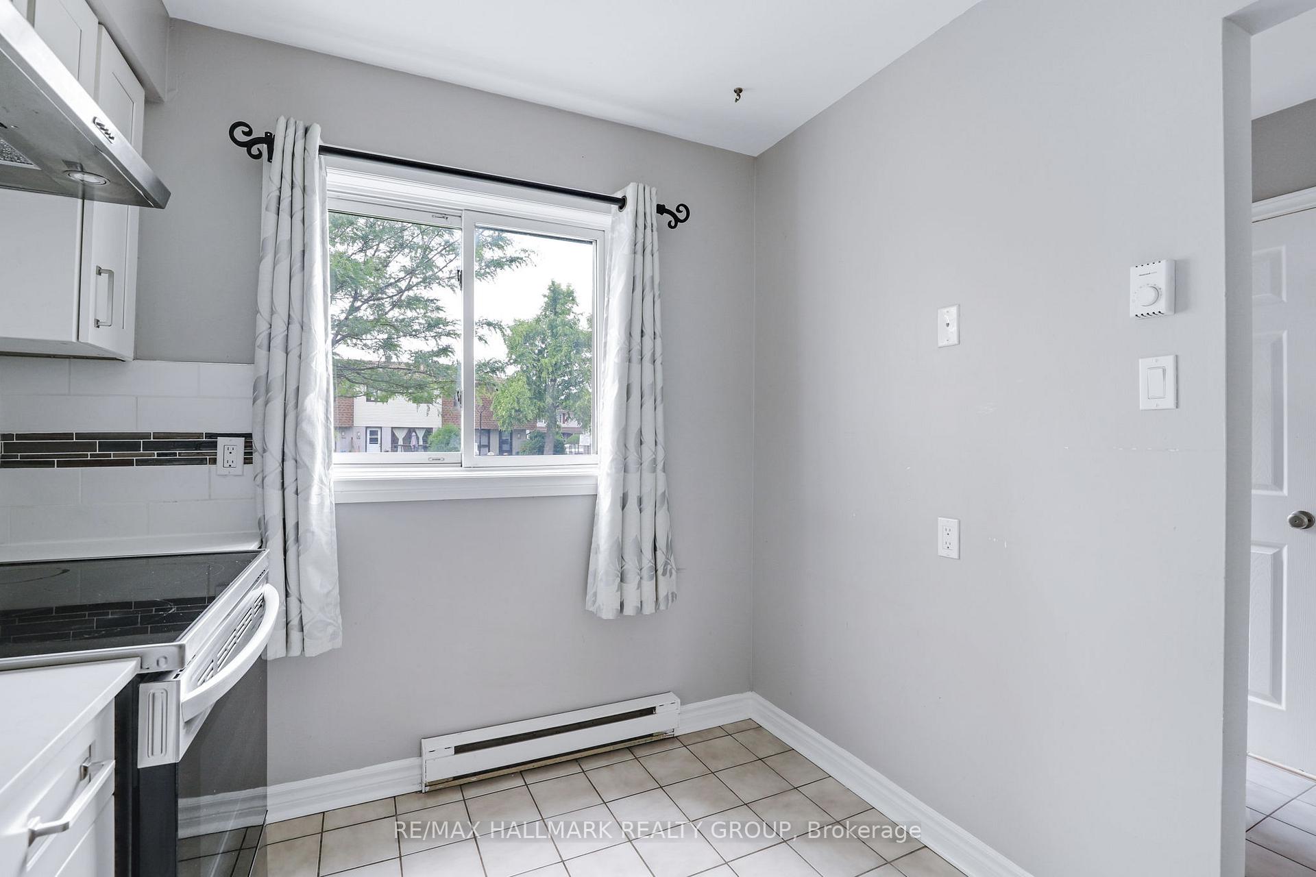 Photo 9 of 3B Woodvale Green, Ottawa, Craig Henry/Woodvale — HOMEH