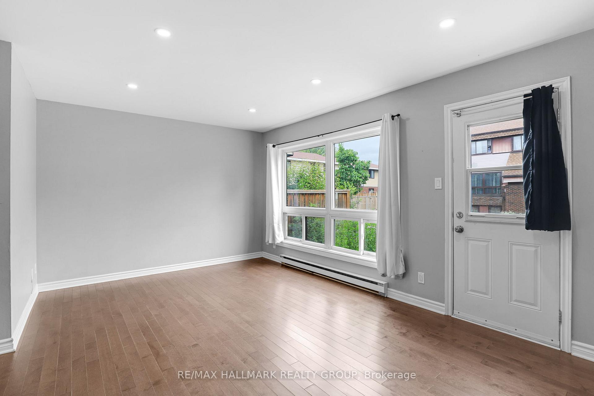 Photo 12 of 3B Woodvale Green, Ottawa, Craig Henry/Woodvale — HOMEH