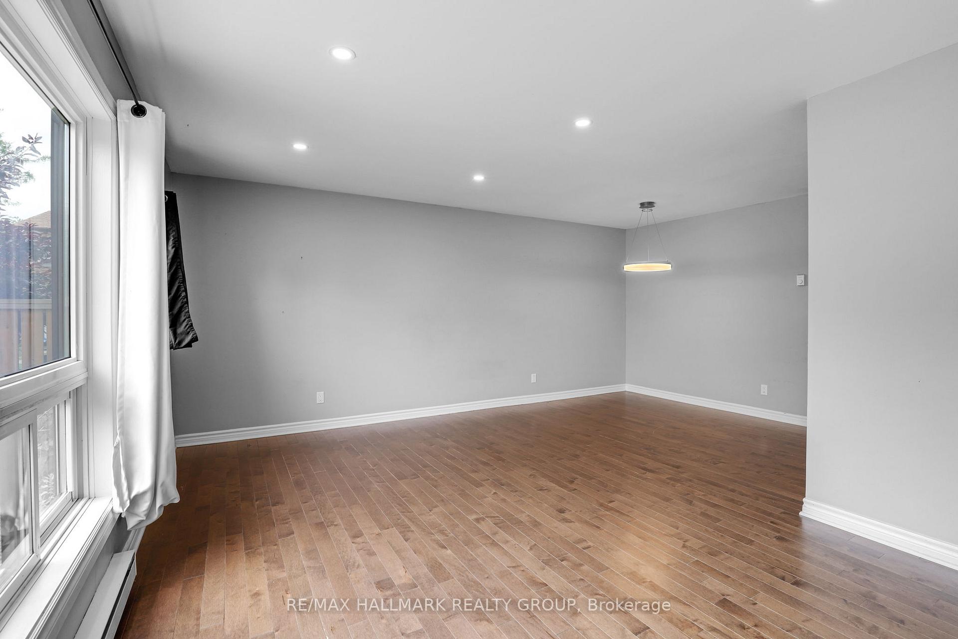 Photo 14 of 3B Woodvale Green, Ottawa, Craig Henry/Woodvale — HOMEH