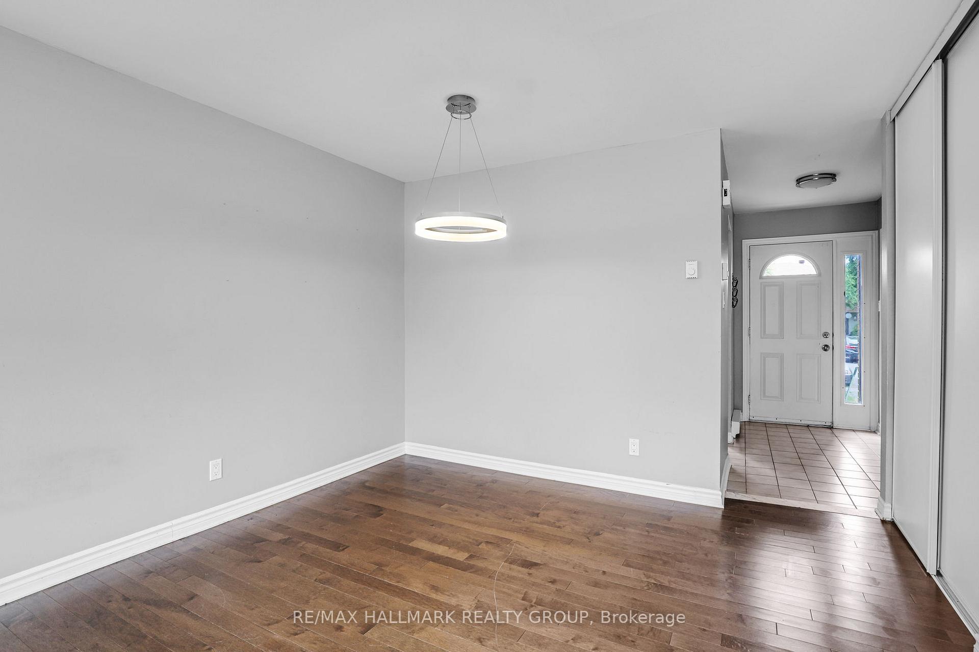 Photo 15 of 3B Woodvale Green, Ottawa, Craig Henry/Woodvale — HOMEH