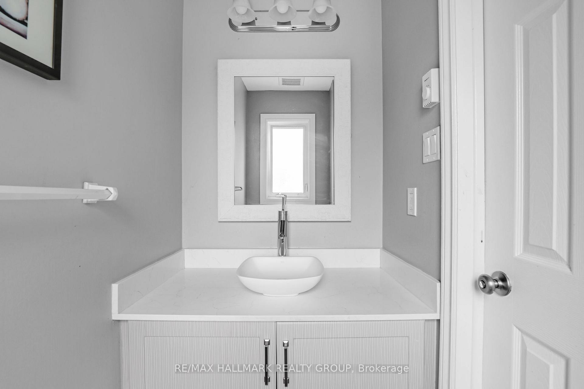 Photo 16 of 3B Woodvale Green, Ottawa, Craig Henry/Woodvale — HOMEH