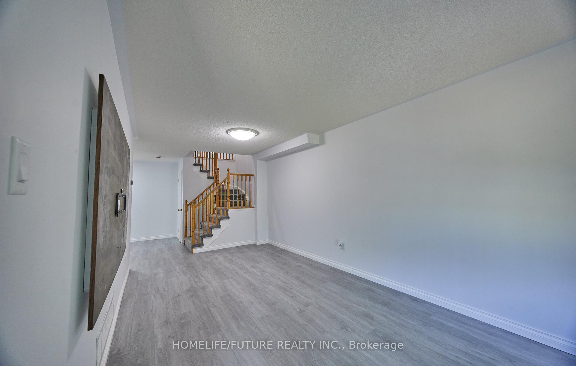 Photo 8 of 6 Pickett Crescent, Barrie, Painswick North — HOMEH