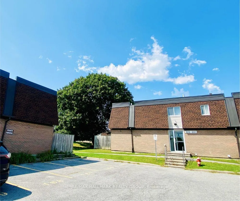 Photo 1 of 235 Ridgepark Private, Ottawa, Meadowlands/Crestview — HOMEH