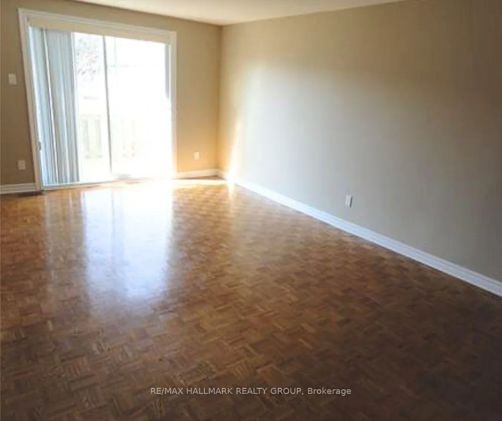Photo 3 of 235 Ridgepark Private, Ottawa, Meadowlands/Crestview — HOMEH