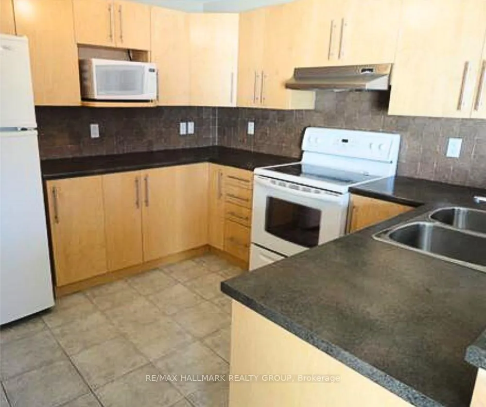 Photo 4 of 235 Ridgepark Private, Ottawa, Meadowlands/Crestview — HOMEH
