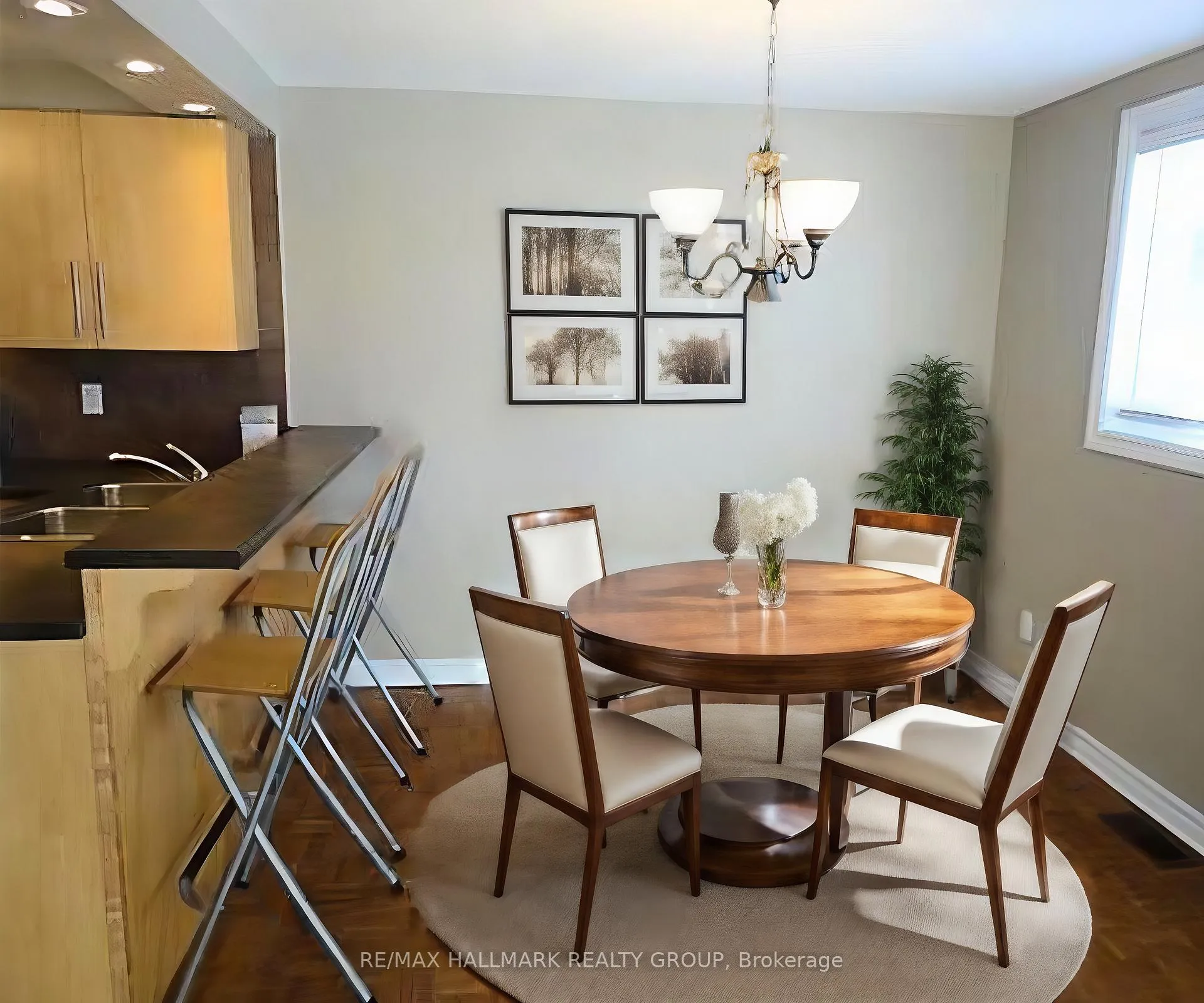 Photo 6 of 235 Ridgepark Private, Ottawa, Meadowlands/Crestview — HOMEH
