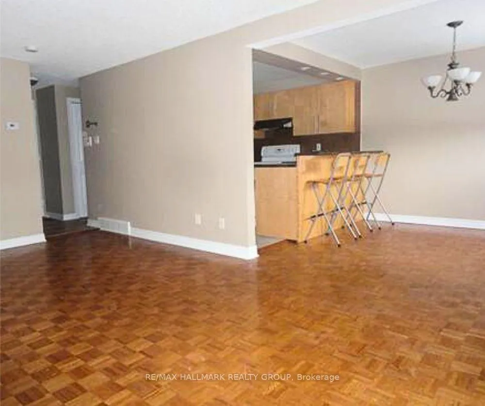 Photo 8 of 235 Ridgepark Private, Ottawa, Meadowlands/Crestview — HOMEH