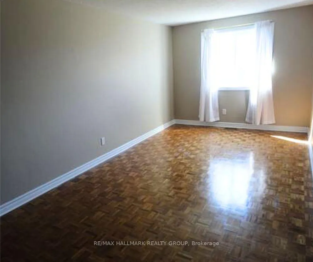 Photo 10 of 235 Ridgepark Private, Ottawa, Meadowlands/Crestview — HOMEH