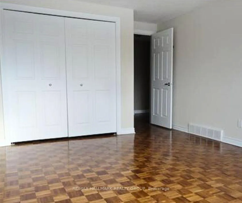 Photo 12 of 235 Ridgepark Private, Ottawa, Meadowlands/Crestview — HOMEH