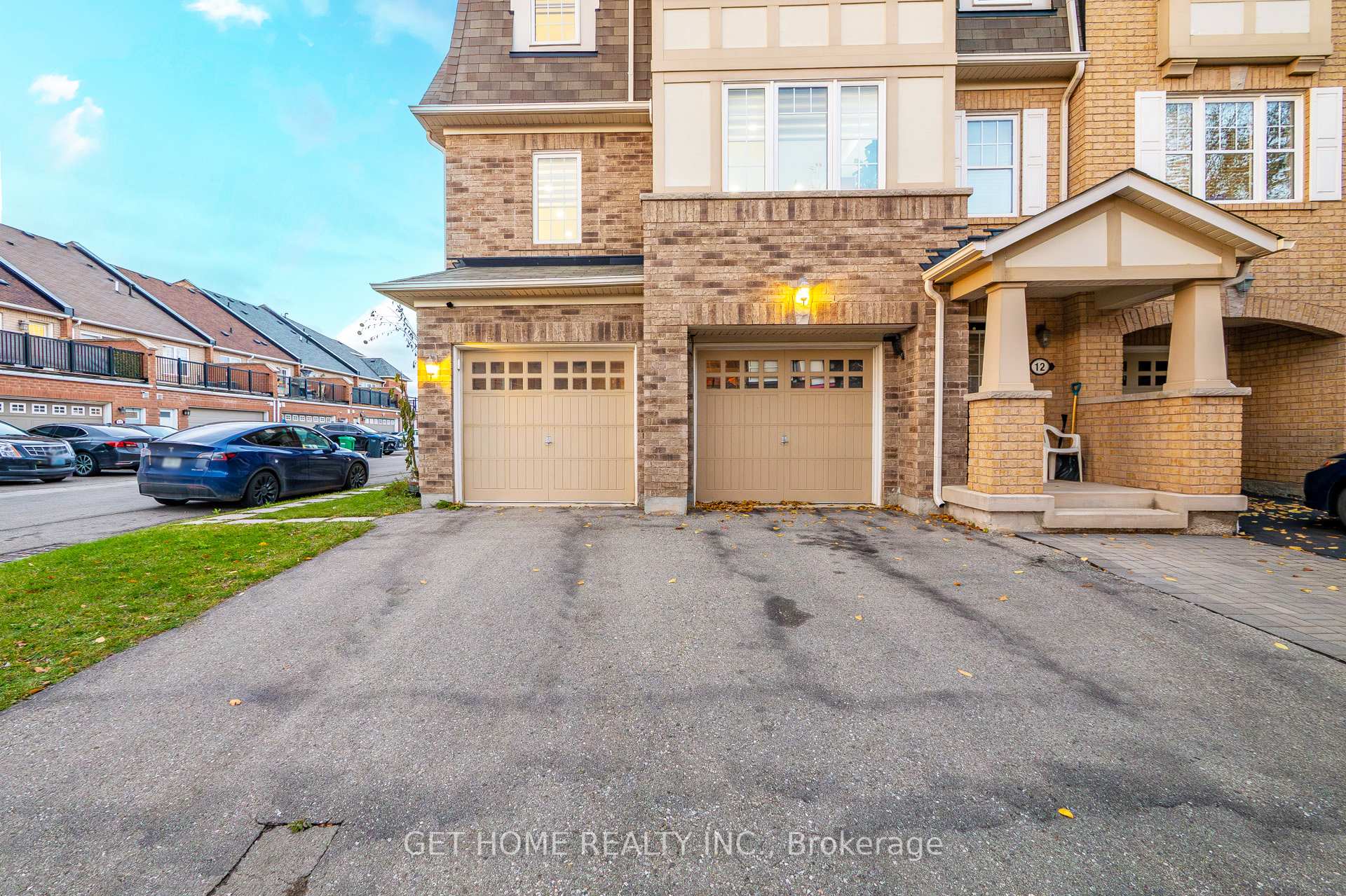 Photo 3 of 14 Portsdown Road, Brampton, Northwest Brampton — HOMEH