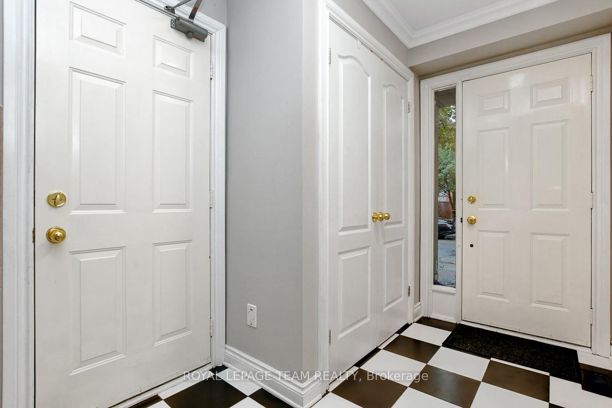 Photo 3 of Unit A, 142 Mcgillivray Street, Ottawa, Ottawa East — HOMEH