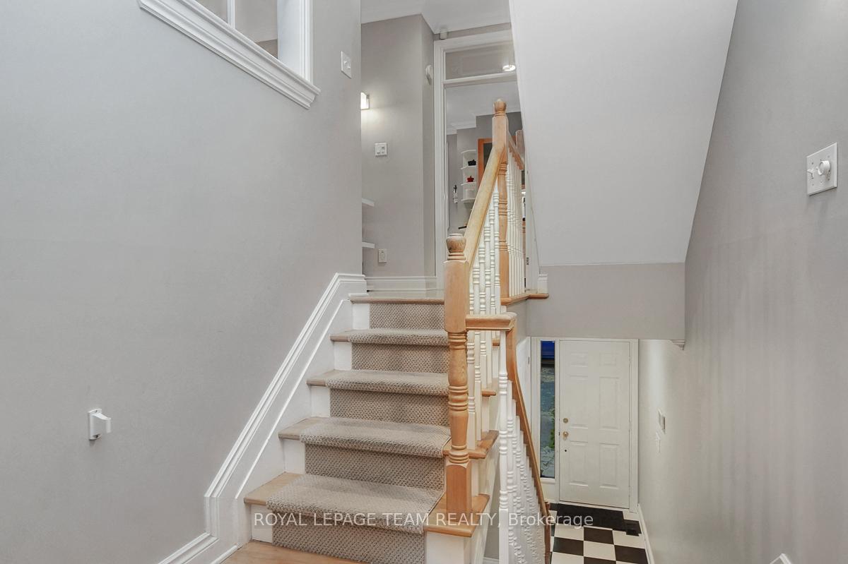 Photo 4 of Unit A, 142 Mcgillivray Street, Ottawa, Ottawa East — HOMEH