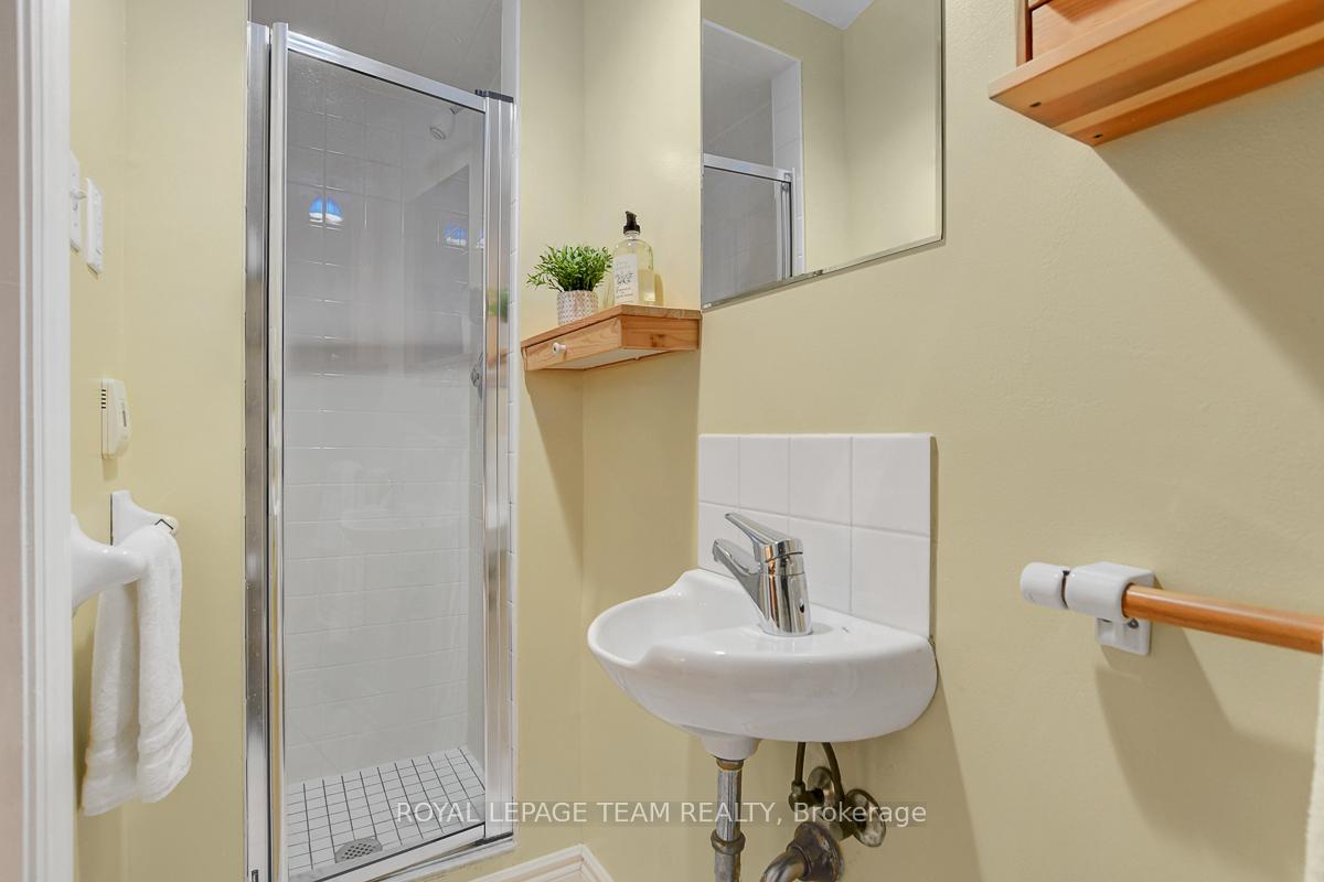 Photo 40 of Unit A, 142 Mcgillivray Street, Ottawa, Ottawa East — HOMEH